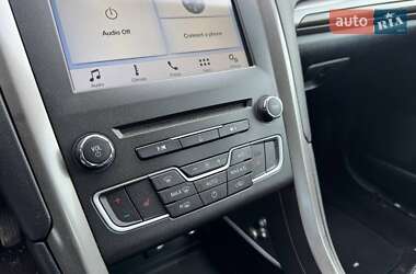 Седан Ford Fusion 2017 в 