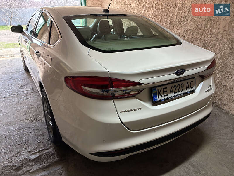 Седан Ford Fusion 2016 в Тернівці