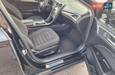 Седан Ford Fusion 2017 в 