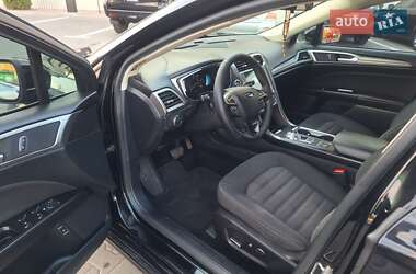 Седан Ford Fusion 2017 в 