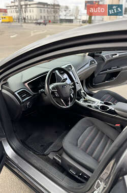 Седан Ford Fusion 2013 в 