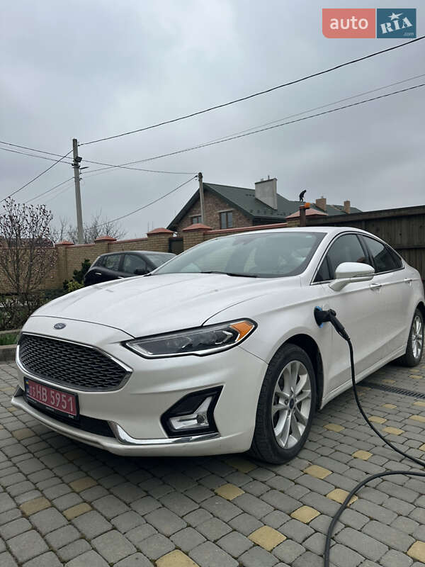 Седан Ford Fusion 2018 в 