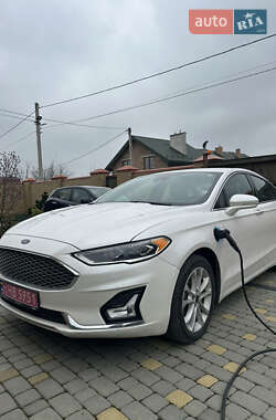 Седан Ford Fusion 2018 в 