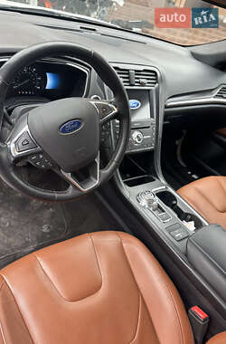 Седан Ford Fusion 2018 в 