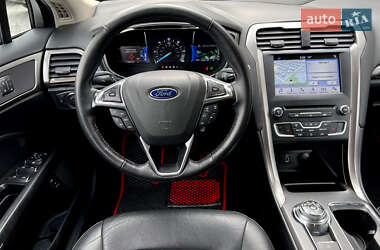 Седан Ford Fusion 2017 в 