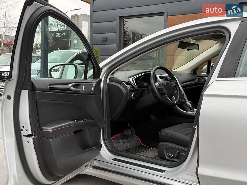 Седан Ford Fusion 2015 в Ровно