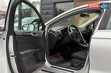 Седан Ford Fusion 2015 в 