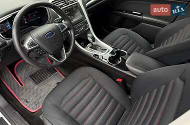 Седан Ford Fusion 2015 в 