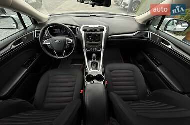 Седан Ford Fusion 2015 в 