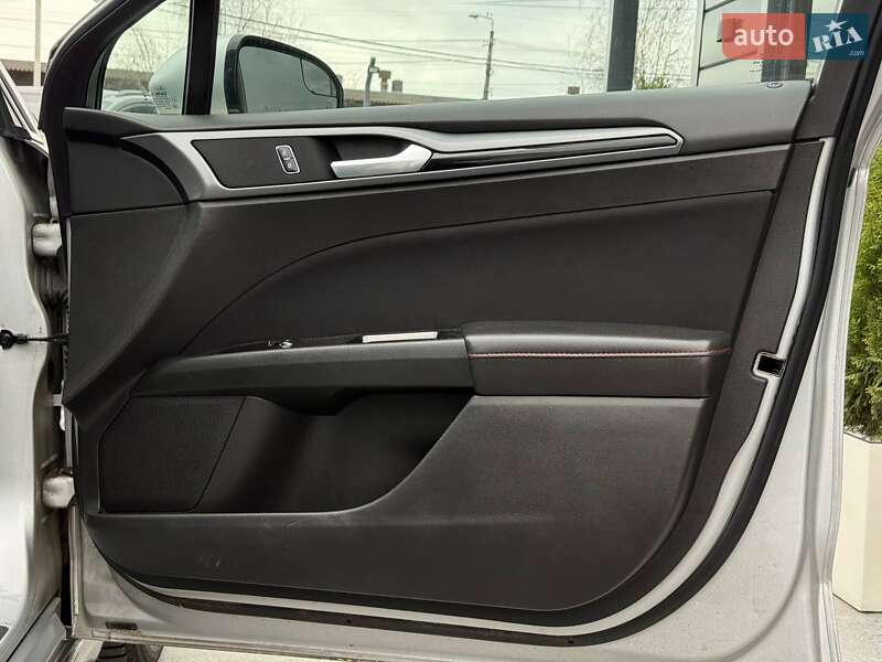 Седан Ford Fusion 2015 в Ровно