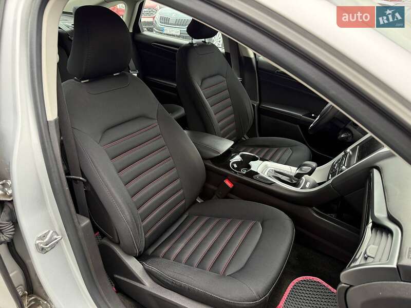 Седан Ford Fusion 2015 в Ровно