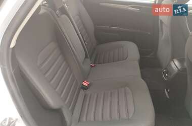 Седан Ford Fusion 2019 в 
