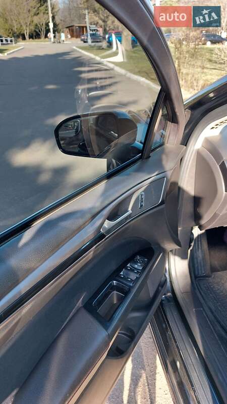 Седан Ford Fusion 2015 в Ровно