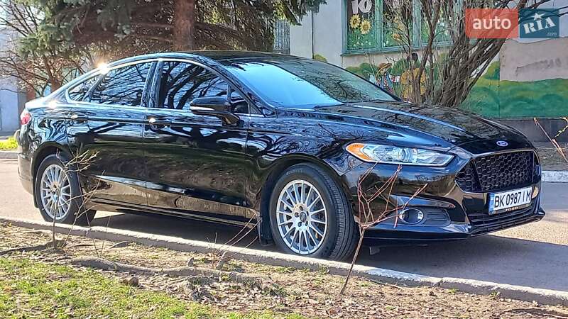 Седан Ford Fusion 2015 в Ровно