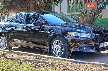 Седан Ford Fusion 2015 в 