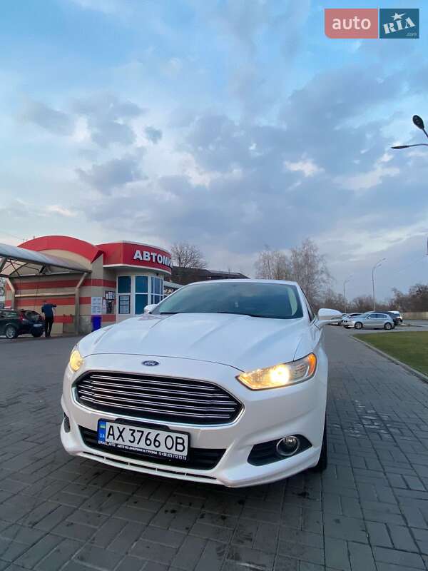Седан Ford Fusion 2014 в 