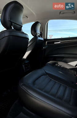 Седан Ford Fusion 2013 в 