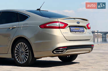 Седан Ford Fusion 2016 в 