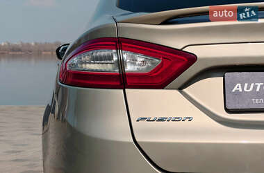 Седан Ford Fusion 2016 в 