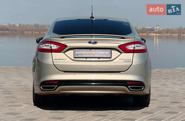 Седан Ford Fusion 2016 в 