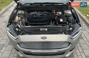 Седан Ford Fusion 2016 в 