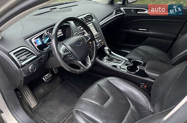 Седан Ford Fusion 2016 в 