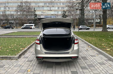 Седан Ford Fusion 2016 в 