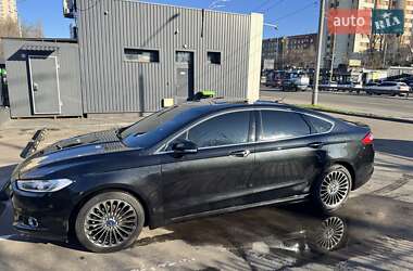 Седан Ford Fusion 2015 в 