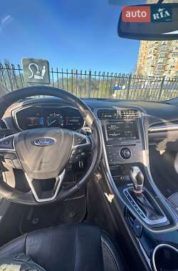 Седан Ford Fusion 2015 в 