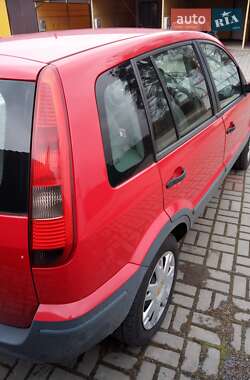 Хэтчбек Ford Fusion 2004 в 
