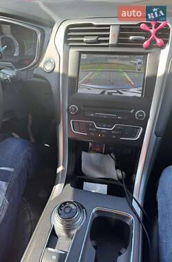 Седан Ford Fusion 2017 в 