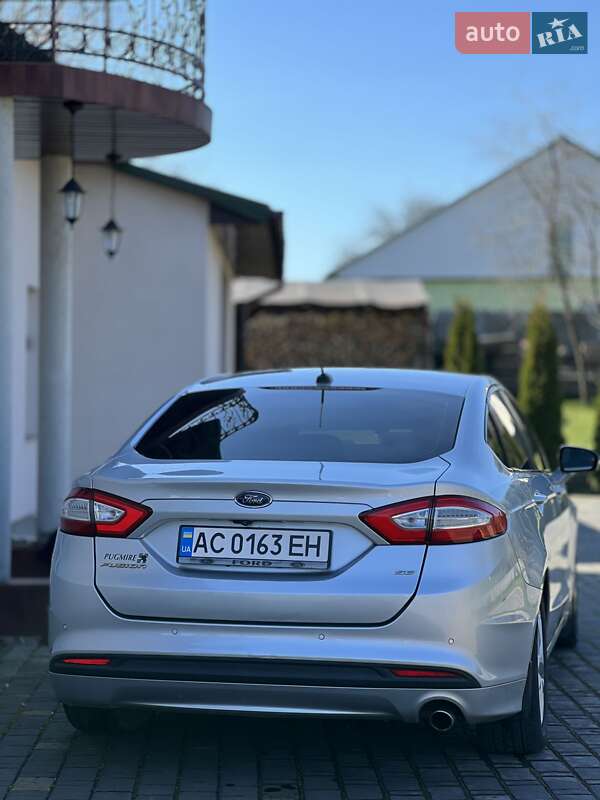 Седан Ford Fusion 2015 в 