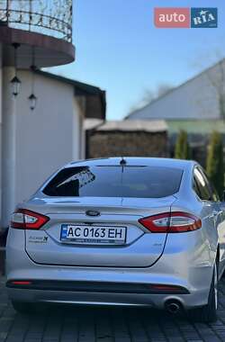 Седан Ford Fusion 2015 в 