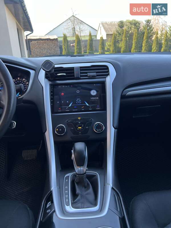 Седан Ford Fusion 2015 в Нововолынске