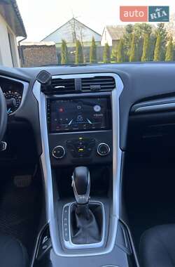 Седан Ford Fusion 2015 в 