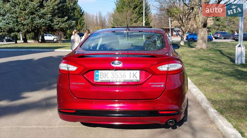 Седан Ford Fusion 2015 в Ровно