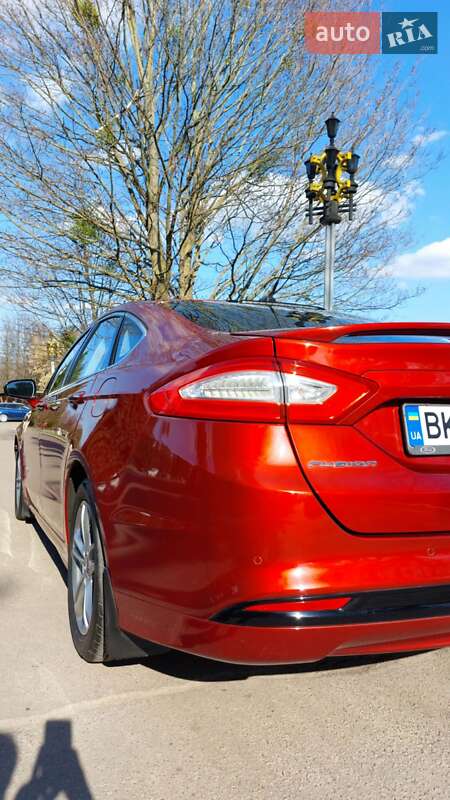 Седан Ford Fusion 2015 в Ровно