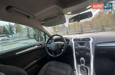 Седан Ford Fusion 2015 в 