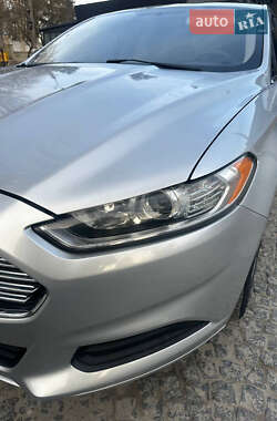 Седан Ford Fusion 2015 в 