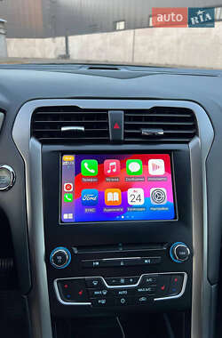 Седан Ford Fusion 2016 в 