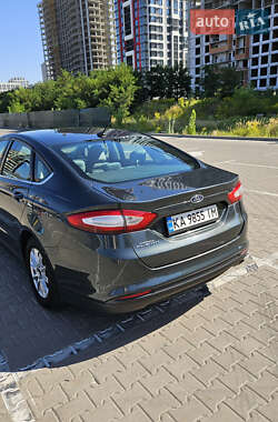 Седан Ford Fusion 2014 в 