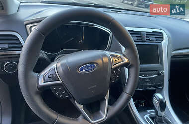 Седан Ford Fusion 2013 в 