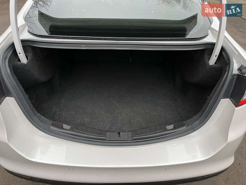 Седан Ford Fusion 2015 в Одесі