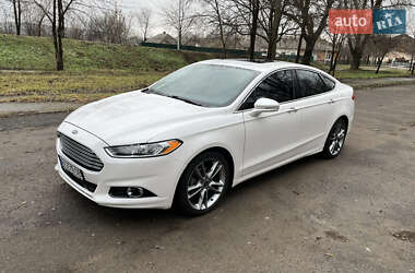 Седан Ford Fusion 2015 в 