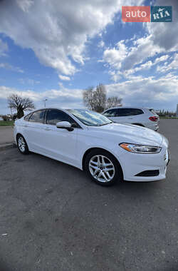 Седан Ford Fusion 2015 в 