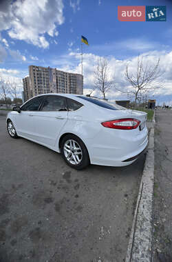 Седан Ford Fusion 2015 в 