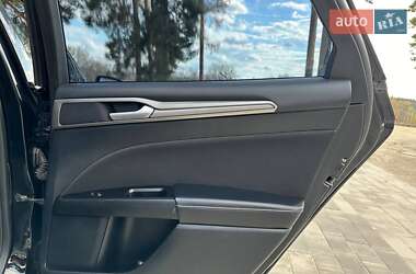 Седан Ford Fusion 2017 в 