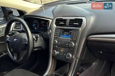 Седан Ford Fusion 2017 в 