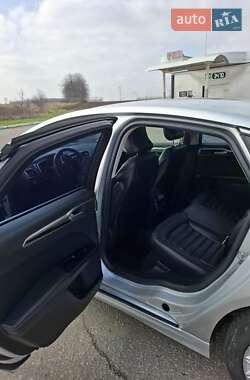 Седан Ford Fusion 2015 в 