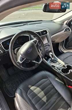 Седан Ford Fusion 2015 в 